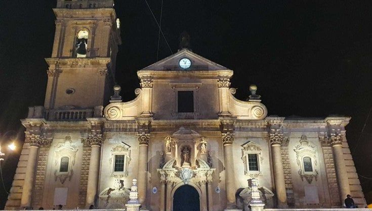 Ragusa, la cattedrale di San Giovanni illuminata: nuova luce al centro storico superiore