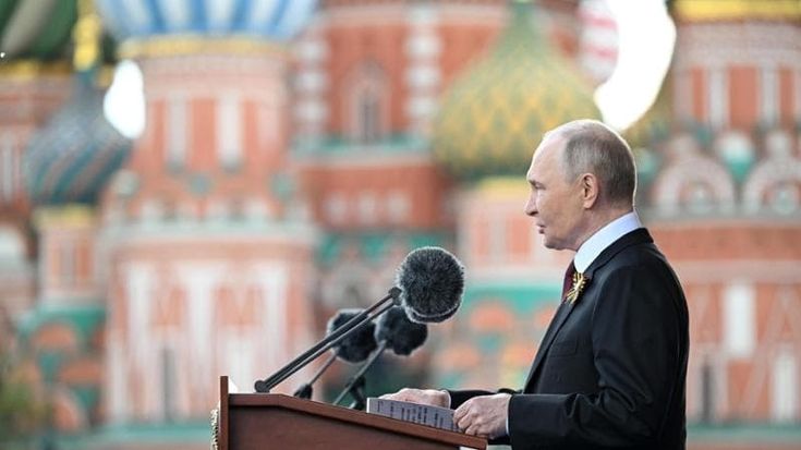 Guerra Ucraina - Russia, le news del 9 maggio. Macron, Merz, Starmer e Tusk domani a Kiev: “Chiederemo cessate il fuoco di 30 giorni a Mosca”