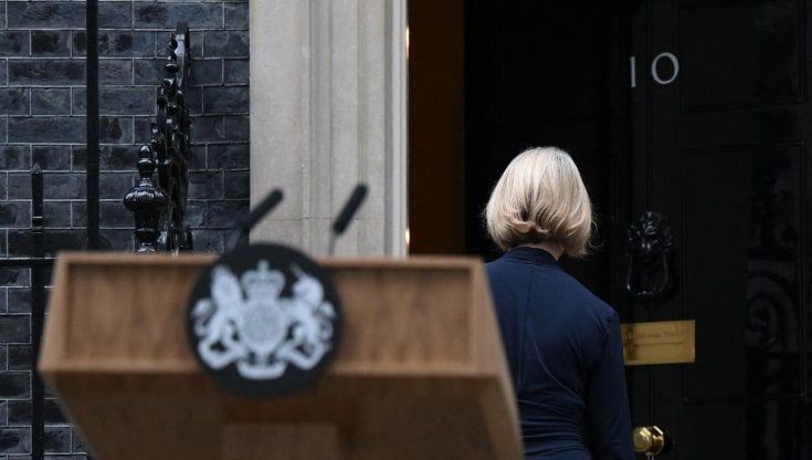 Il vitalizio di Liz Truss scandalizza il Regno Unito: 131mila euro ogni anno per aver lavorato 44 giorni