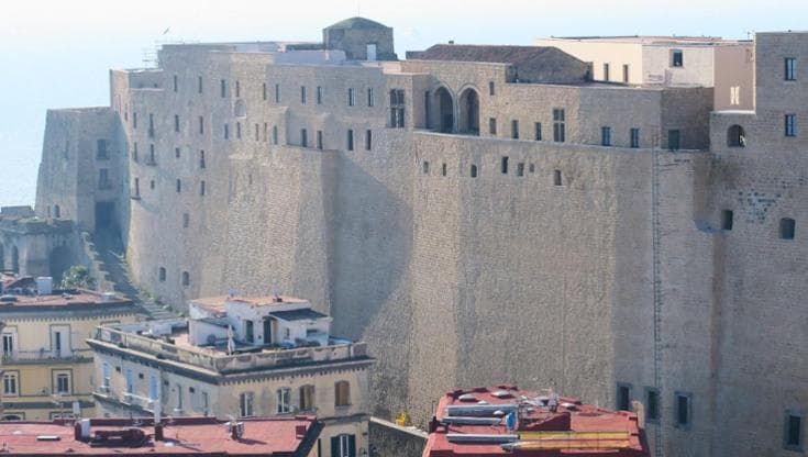 Napoli, restauro di Castel dell’Ovo: via impalcature dalle facciate, i lavori proseguono nelle sale