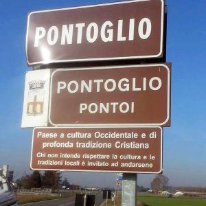Viaggio nel paese che impone le tradizioni cristiane: "Via chi non le rispetta"