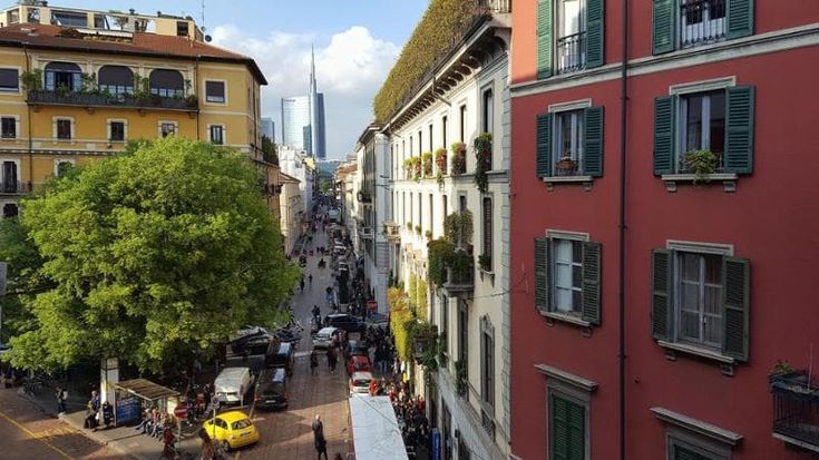 Per comprare casa a Milano occorre lavorare dieci anni in più rispetto a Genova