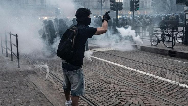 Guerriglia per il caro vita: tre minorenni arrestati. L’accusa: fabbricazione di armi da guerra