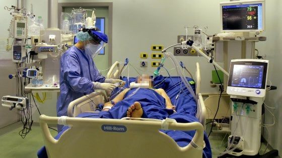 I sindacati: "In Piemonte troppi morti e contagiati in ospedale e nelle Rsa, la Regione agisca subito" 