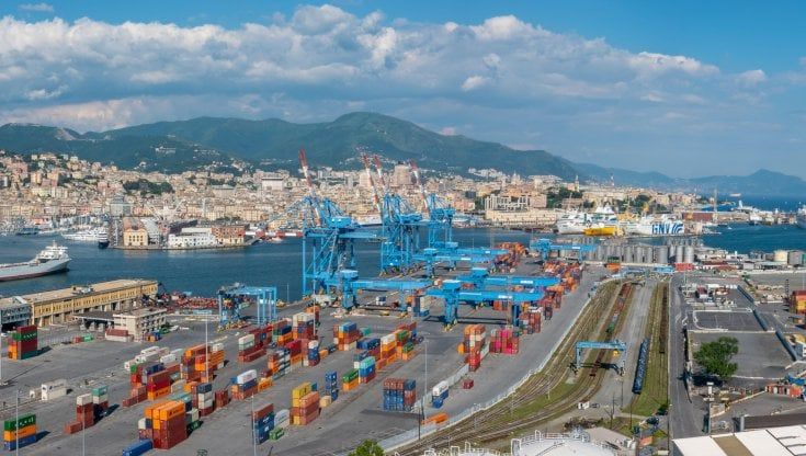 Mediterraneo cuore delle merci: ma i porti italiani sono fuori binario