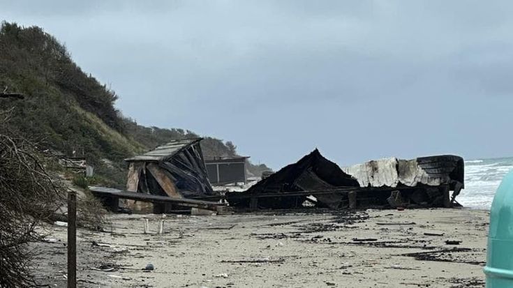 Rogo devasta il lido Due Mori ad Alimini, si indaga su un cortocircuito. “Siamo basiti”