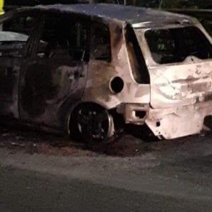Potenza, incendiata l'auto della moglie del sindaco di Muro Lucano