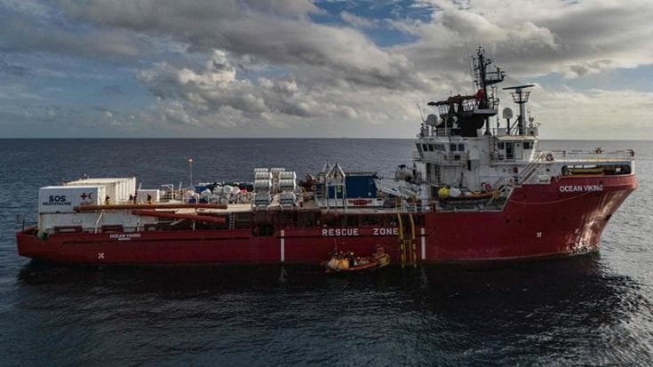 A quattro mesi dall’attacco dei libici, Ocean Viking in rotta verso Sud: “La violenza non ci ferma”