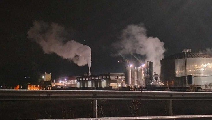 Valdelsa, guerra alla ciminiera: "Inquina ed è più alta delle torri di San Gimignano"