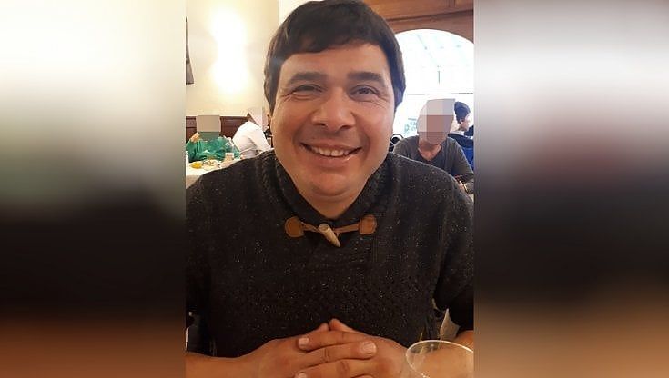 Tir carico di residui di acciaieria si ribalta in Valle d'Aosta, muore camionista padre di due figlie