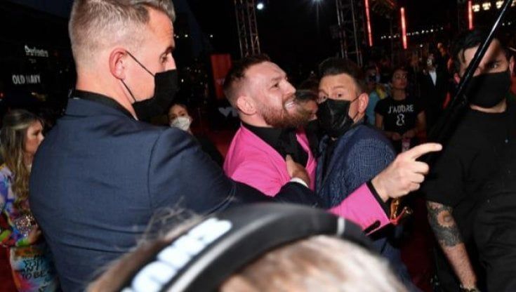 McGregor,  l'aggressione a Facchinetti e il giallo dei video negati. Il dj: "Cosa nasconde il St. Regis Hotel?"