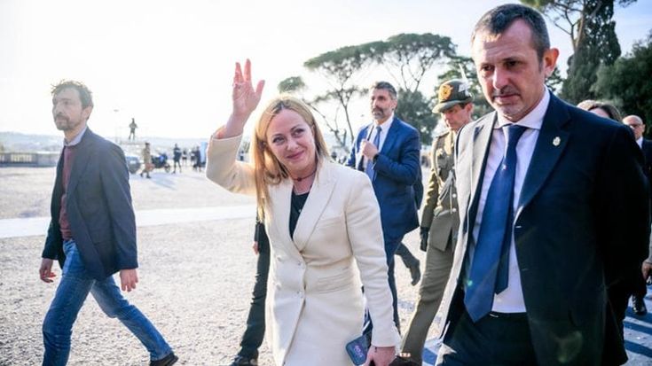 “Delmastro in affari con un condannato per mafia”: l’inchiesta sul clan Senese che imbarazza FdI