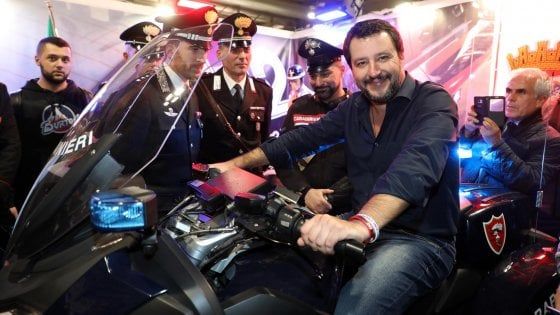 Migranti, Salvini: "Se ci prendono in giro, pronti a bloccare i bilanci Ue"