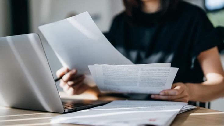Le allegre assunzioni nella società pubblica Sas: in pianta organica i parenti dei politici