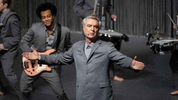 David Byrne, il nuovo spettacolo diventa un film diretto da Brady Corbet