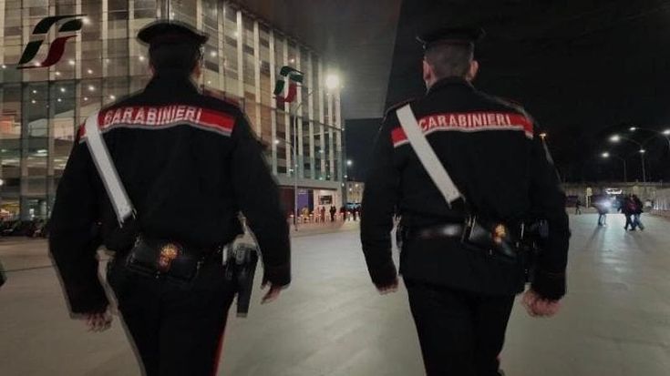 Senzatetto svuota bottiglia di alcol su clochard e gli dà fuoco: dormiva nel suo giaciglio
