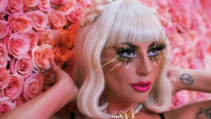 Tanti auguri a Lady Gaga: è il compleanno della regina dei red carpet
