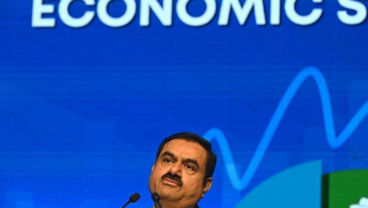 Lo scandalo di Adani travolge il mercato indiano: accuse di frode per uno degli uomini più ricchi al mondo