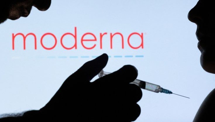 Napoli, “No al mix di vaccini con Moderna”: proteste e rallentamenti negli hub