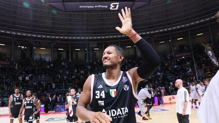 Virtus, tutto facile contro Napoli. La prima in campionato si chiude in fretta con Edwards e Jallow