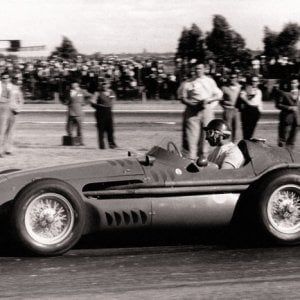 Argentina, si scopre figlio di Fangio e conquista il diritto all'eredità: 10 milioni di dollari
