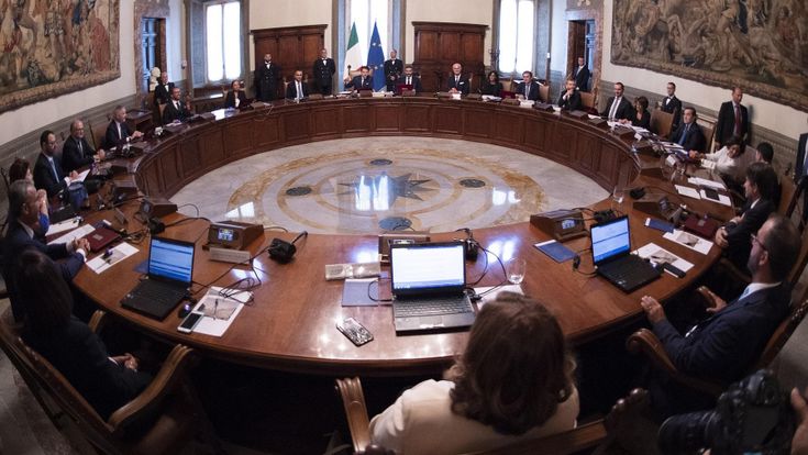 Ecotasse e lotta al contante: è caccia a 20 miliardi. “Il deficit può salire al 2,3%”
