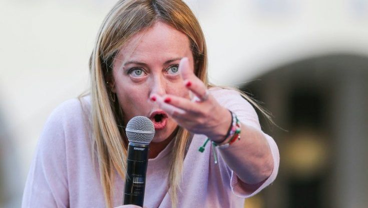 Meloni: "Daremo alle donne il diritto di non abortire". È polemica. Iv: "Come Orban". Si-Verdi: "In Umbria casi di ascolto del battito del feto"
