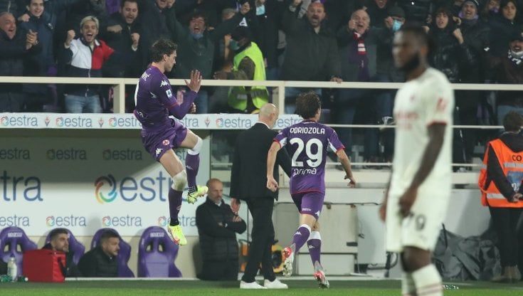 Fiorentina-Milan 4-3, Vlahovic e Ibra a suon di doppiette: ma la vetta rossonera è a forte rischio