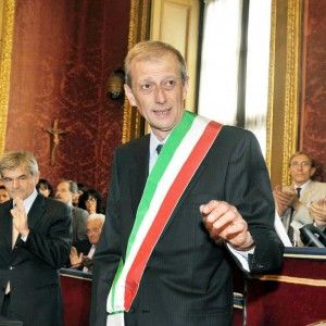 Fassino: "Mi hanno tirato ghiaia e lattine, non chiedo scusa agli aggressori"