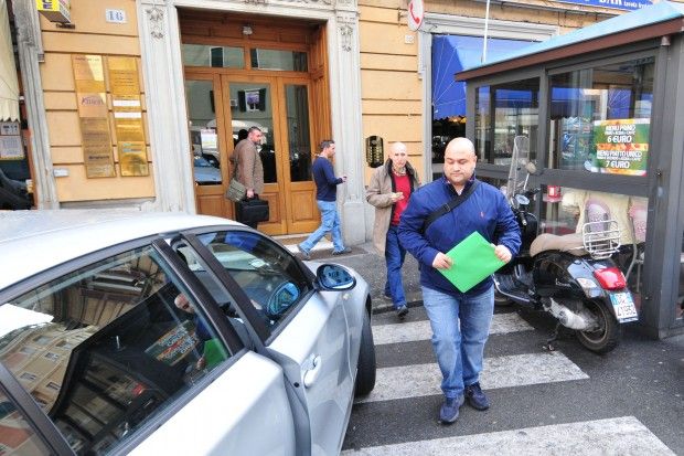 Perquisita la casa di Belsito<br />"Sono tranquillo, nessun illecito"