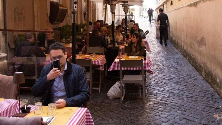 Centro sotto assedio, tra buttadentro e carbonare fumanti