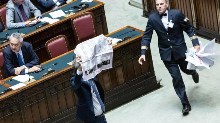 Sovranismo al contrario, ok a un odg che prevede il vaglio dell’Austria sulla legge elettorale