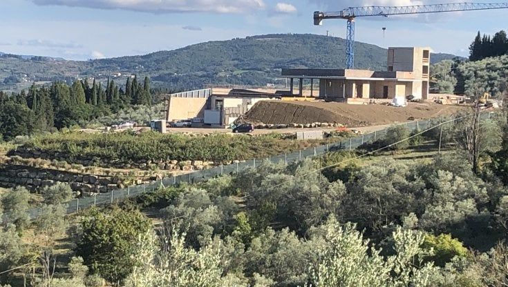 Italia Nostra contro il maxi frantoio sulla collina di Fiesole: "Uno scempio". La replica: "No, sarà interrato" 
