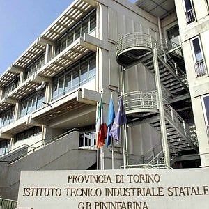 Torino, studente sospeso per aver creato un mercato nero delle merendine