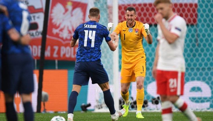 Europei, Polonia-Slovacchia 1-2: Skriniar si traveste da bomber, Szczesny va ko