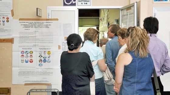 Lega e M5S in calo nei sondaggi: maggioranza sotto il 60 per cento