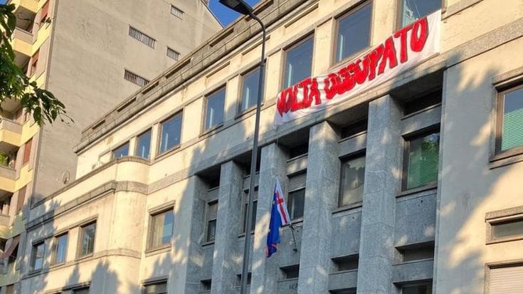 Occupato il liceo Volta, è il quinto da gennaio: “Protestiamo contro il Ddl Sicurezza e i Cpr”