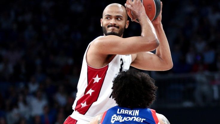 Eurolega, Milano spalle al muro: gara 3 è dell'Efes 77-65