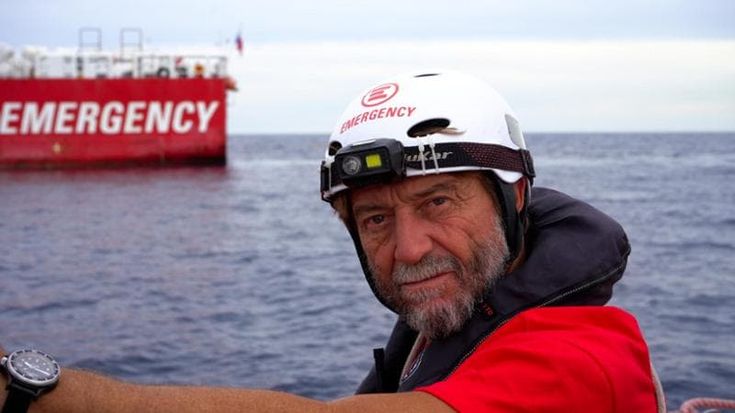Migrants: Giovanni Soldini on a mission in the Mediterranean with Emergency. “This is a humanitarian emergency”