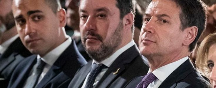Governo, Salvini ha fretta: "In aula prima di Ferragosto".  Grillo torna in campo e Fico bacchetta il leader leghista. Renzi, a sorpresa, apre a un governo di scopo