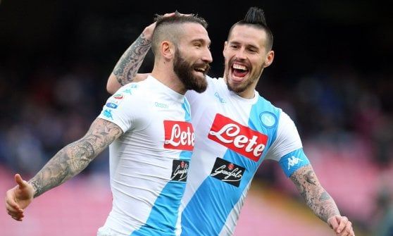 Napoli-Pescara 3-1: ancora Tonelli. Poi Hamsik e Mertens stendono gli abruzzesi