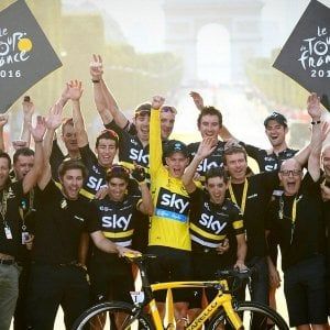 Ciclismo, si cambia: meno corridori nei Grandi giri e nelle classiche