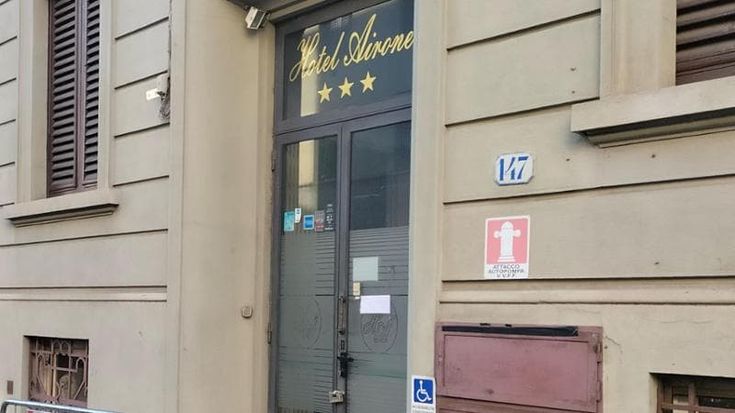 Astor in vendita a Firenze, conto alla rovescia. Occupato un altro hotel