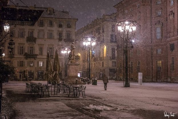 Torino, ecco la magia della sera durante la nevicata