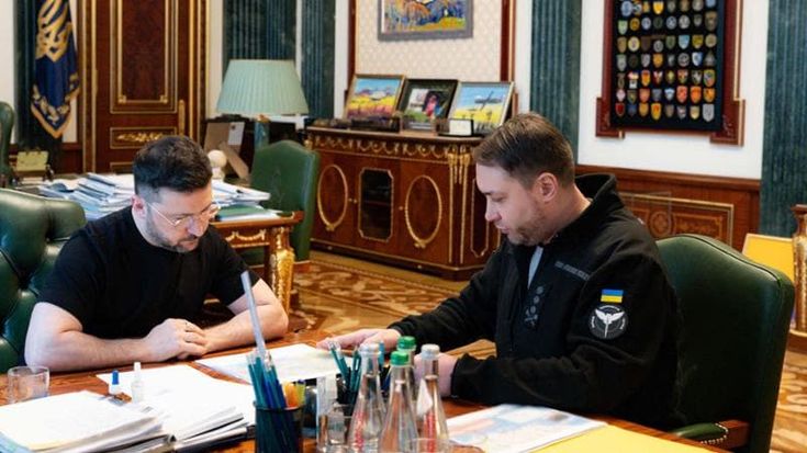 Ucraina, rimpasto ai vertici: Zelensky promuove Budanov, via il ministro della Difesa