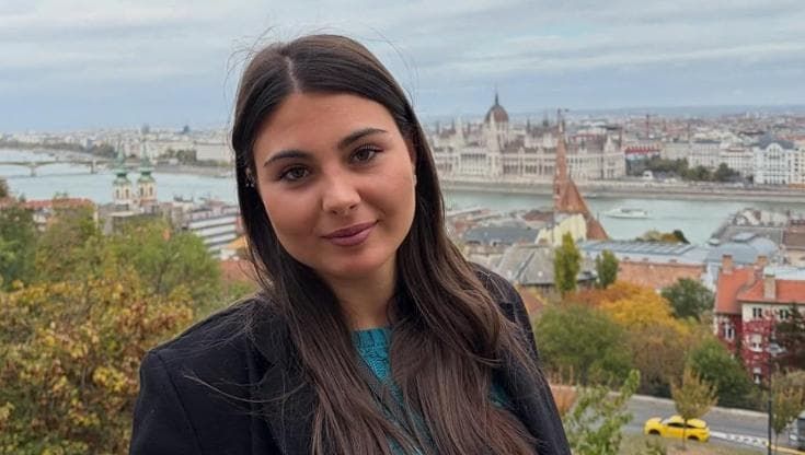 Valentina Squillace, 22 anni, muore travolta e trascinata da un tir in strada a Savona