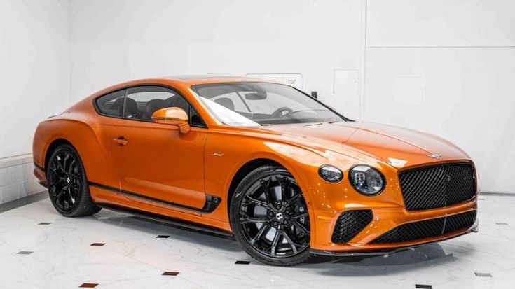 Bentley Continental GT Speed, un salotto vittoriano che vola a 335 km/h con il W12 da 659 Cv. Ecco come va
