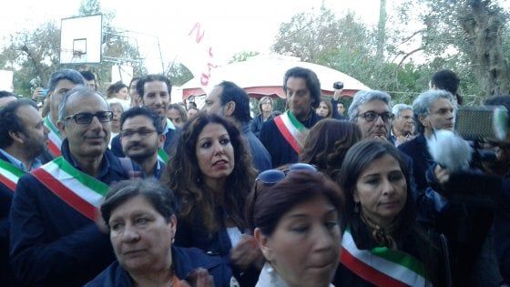 Tap, l'oncologo sospende soltanto lo sciopero della sete. Emiliano: "Parlerò con il premier Gentiloni"