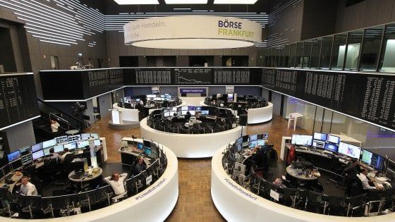 Timori sulla crescita, Borse giù. Banche centrali "colombe": crolla il rendimento dei bond