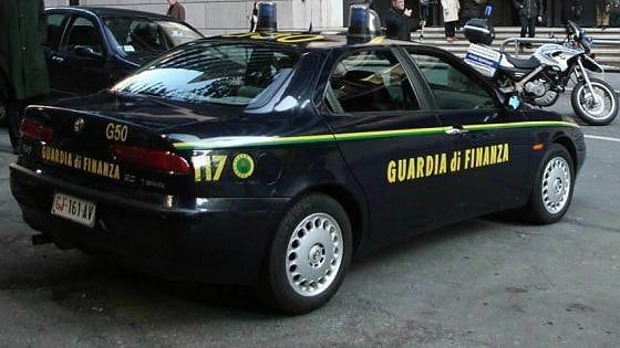 Brindisi, la maxi truffa dei falsi incidenti stradali: un'intera famiglia fra le 33 richieste di condanna